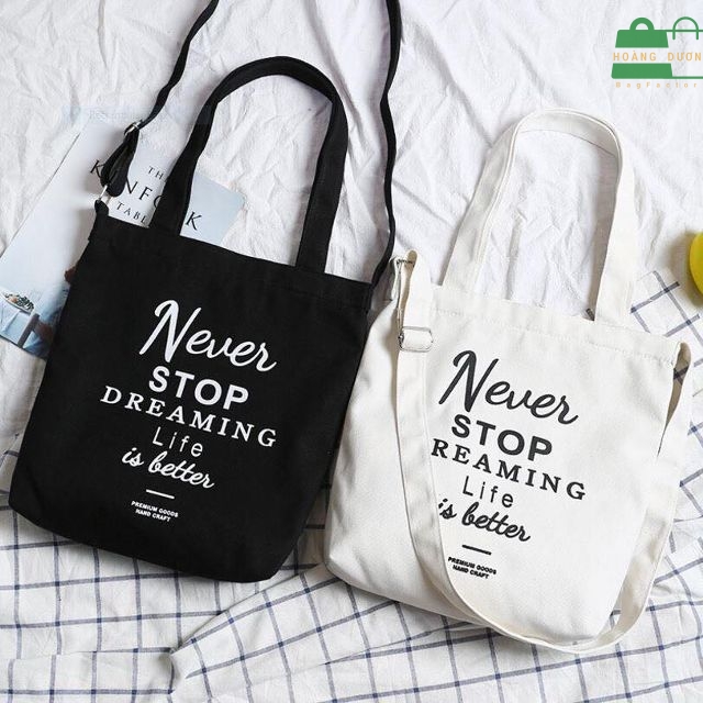 Mỗi chiếc túi vải canvas đeo chéo là những dấu ấn riêng, thiết kế theo yêu cầu