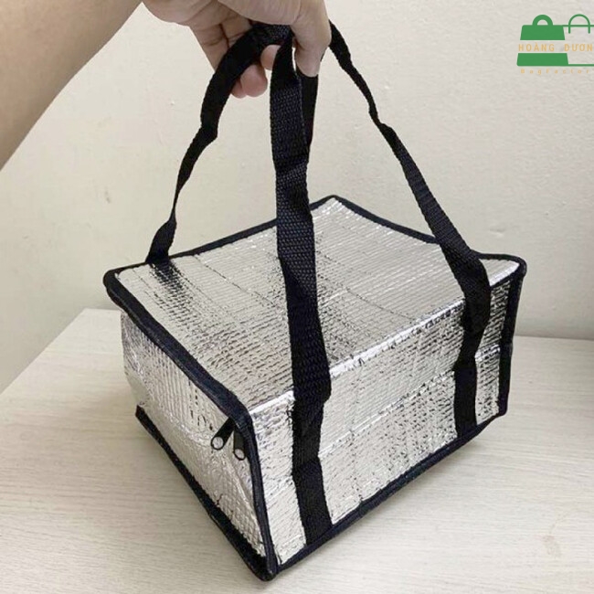 Khi gấp lại, chiếc túi giữ nhiệt du lịch trở thành món đồ nhỏ gọn tiện lợi